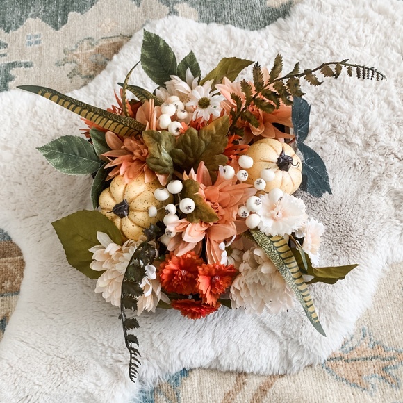 Thanksgiving Fall Floral Centerpiece - Picture 1 of 7